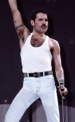 rs_634x1024-181101083041-634-Freddie-Mercury-J1R-110118.jpg