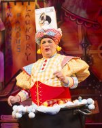 ALADDIN-Christopher-Biggins-as-Widow-Twankey-0077__WFP9931.jpg