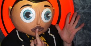 Being-Frank-The-Chris-Sievey-Story-still-1-Frank-Sidebottom-photo-credit-Dave-Arnold-590x300.jpg