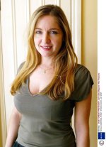 showbiz_david_mitchell_victoria_coren_engagement_2.jpg