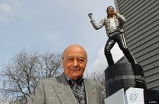 FULHAM-MICHAEL-JACKSON-STATUE.jpg