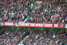 uk-old-trafford-giggs-banne.jpg