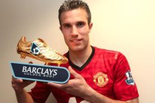 Robin-Van-Persie-with-Golden-Boot-1942208.jpg