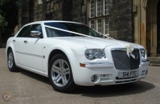 Chrysler300SaloonWhite01.jpg