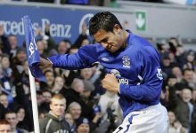 tim-cahill-punching-a-corner-flag.jpg