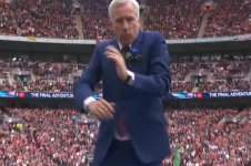 pardew-touchline-dance-518266.jpg