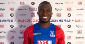 Crystal-Palace-sign-Christian-Benteke.jpg