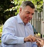 170px-Big_Sam_Allardyce_signs_autographs_for_fans_October_2014.jpg