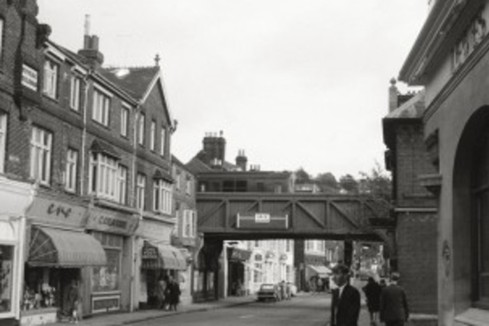 07-railway-bridge-over-high-street-lewes.jpg