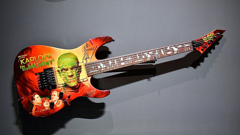 800px-Kirk_Hammett's_Mummy_Guitar_(Peabody_Essex_Museum,_2017).jpeg