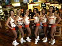 hooters-850x638.jpg