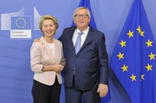 von-der-leyen-juncker.jpg