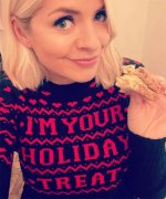 holly-willoughby-christmas-jumper-z.jpg