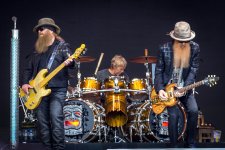 ZZ_Top_on_the_Pyramid_Stage_at_Glastonbury_2016_IMG_8527_(27374417884).jpg