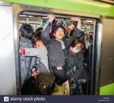 commuters-in-a-crowded-train-of-yamanote-line-tokyo-japan-H6FWJ6.jpg