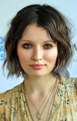 Emily_Browning_(Cropped).jpg