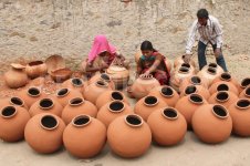 1368458304-earthen-water-pots_2049176.jpg