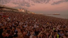 brighton beach packed for fatboyslim free gig.jpg