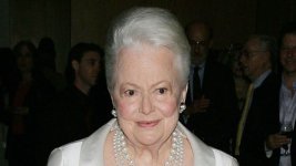 _96518237_oliviadehavillandgettyimages-71215878.jpg